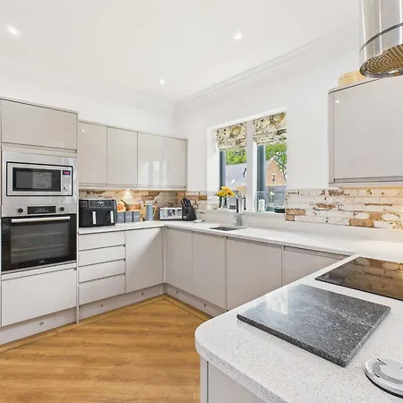 Host & - Church Lane * Nunthorpe