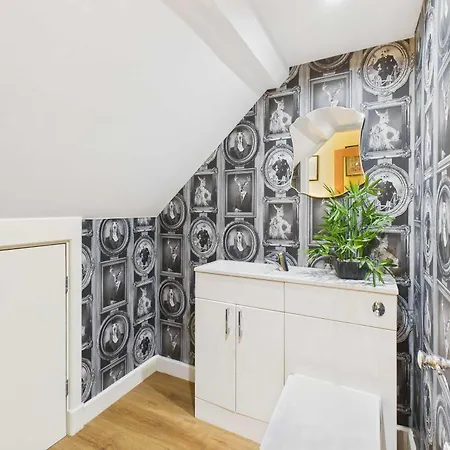 Host & - Church Lane Nunthorpe