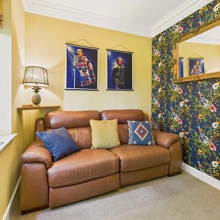 Host & - Church Lane * Nunthorpe