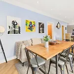 Host & - Church Lane Holiday home *