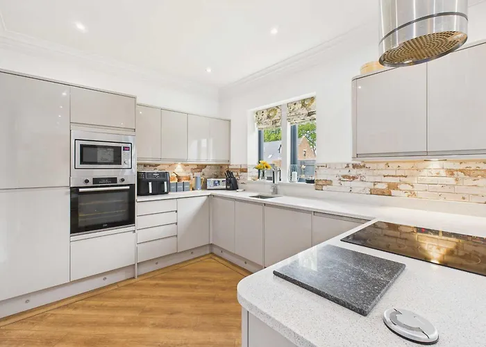 Host & - Church Lane * Nunthorpe