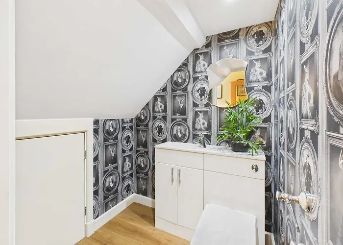 Host & - Church Lane Nunthorpe